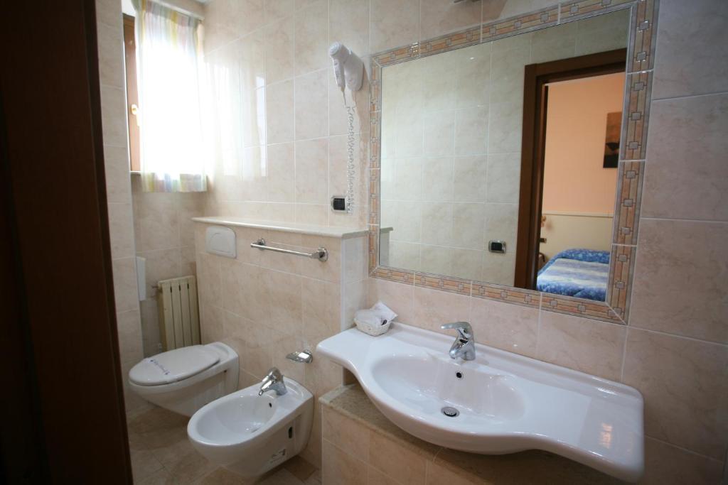 Hotel I Duchi Камерино Номер фото